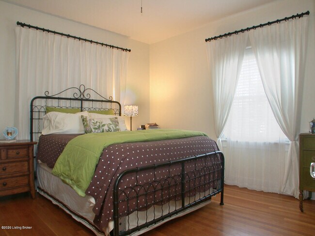 Building Photo - 2316 Carolina Ave