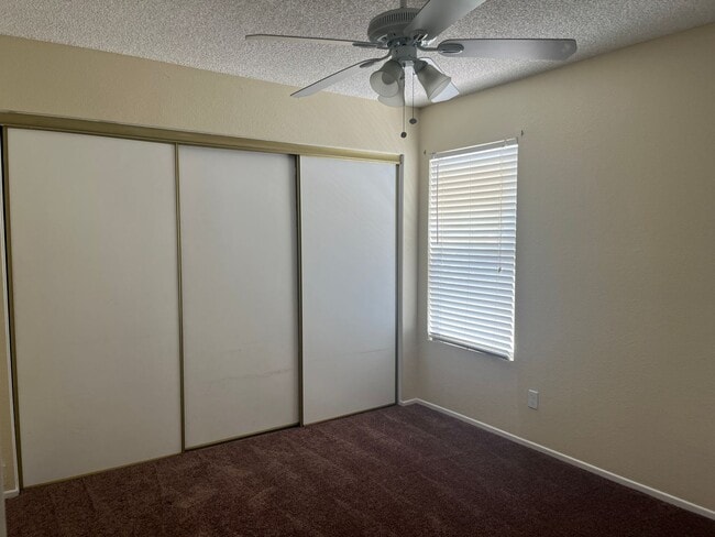 Building Photo - 2BD/ 3BTH TOWNHOUSE EAST PALMDALE