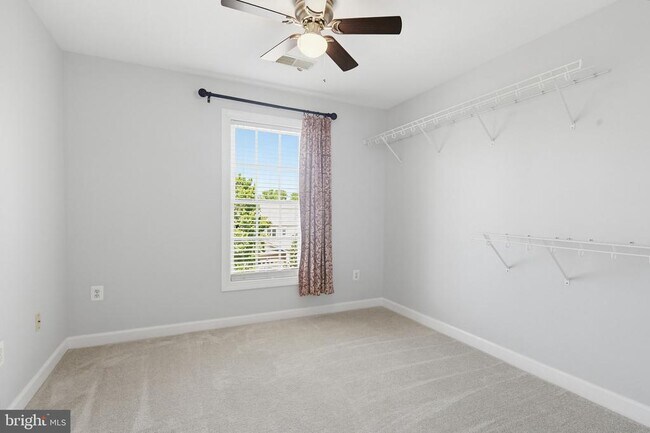 Building Photo - 10635 Hillingdon Rd