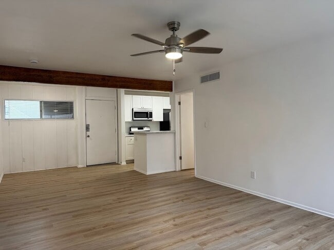 Building Photo - $400 Off Move-In - 1 Bed Condo with Utilities Included