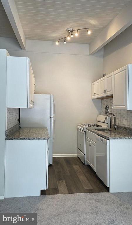 Building Photo - 4319 Americana Dr