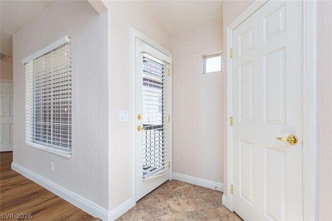 Building Photo - 5163 Tunnel Falls Dr