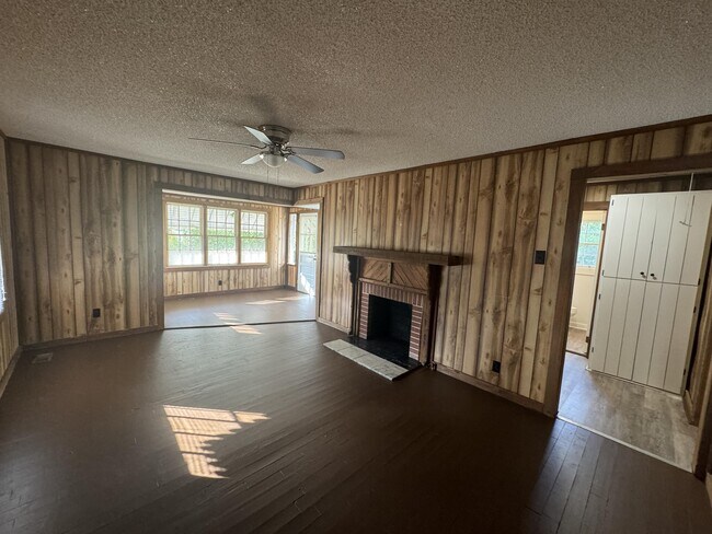 Building Photo - 405 McArthur Blvd