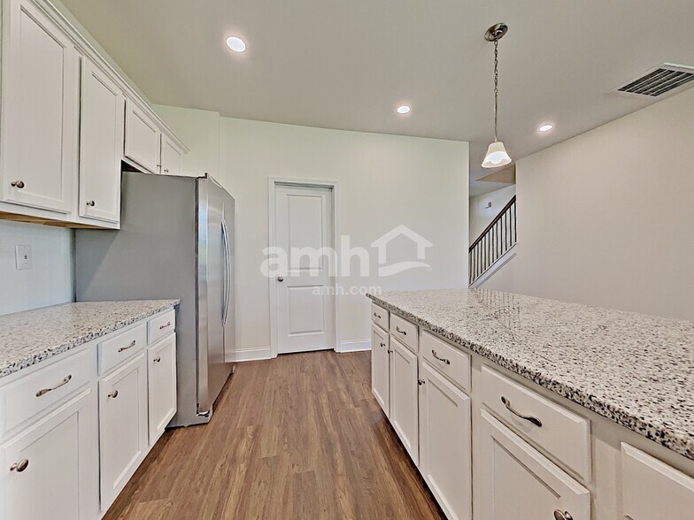 Building Photo - 146 Willowbrook Dr