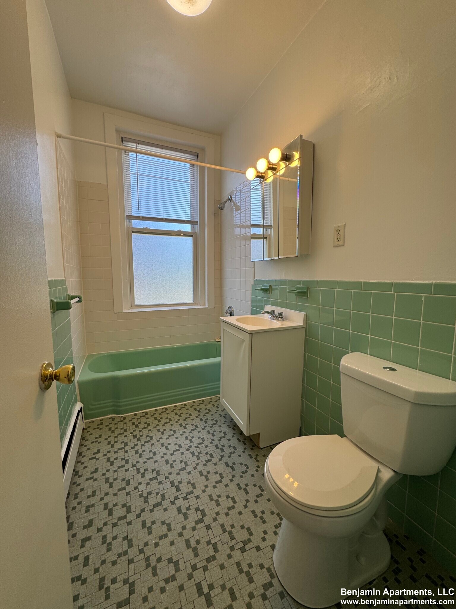 Building Photo - 1531 Beacon St
