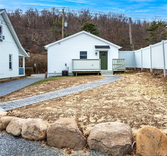 Building Photo - 323 N Highland Ave