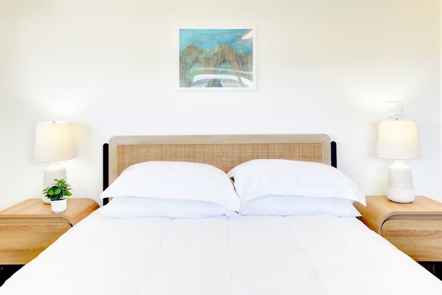 Building Photo - 1235 Manulani St