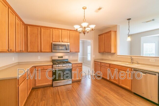 Building Photo - 2068 White Cedar Ln