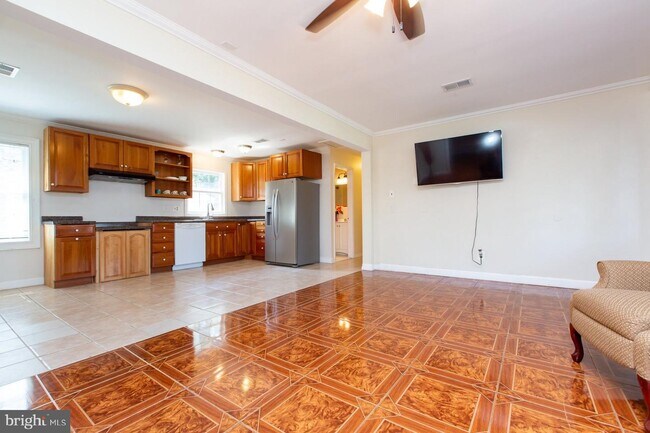 Building Photo - 303 Lincoln Ave