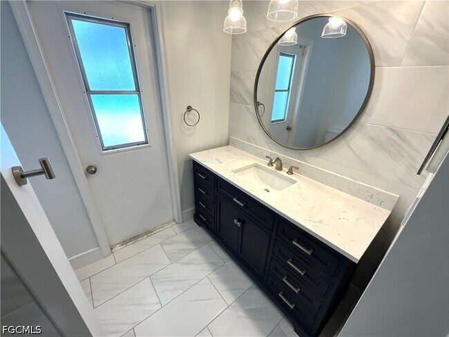 Building Photo - 20620 Pine Tree Ln