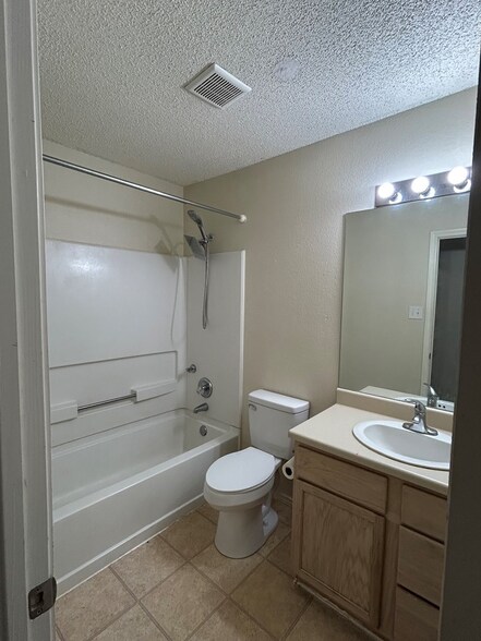 Building Photo - 4008 New Orleans Dr