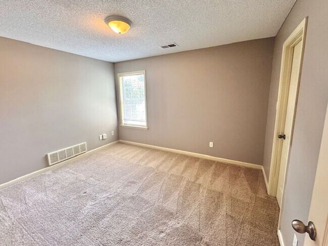 Building Photo - Cordova-Spacious 3 Bedroom 2.5 Home