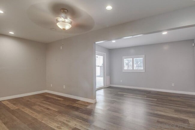 Building Photo - 5 bedroom Home with Large Private Yard