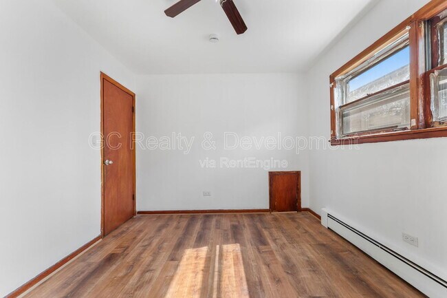 Building Photo - 2517 N Laramie Ave