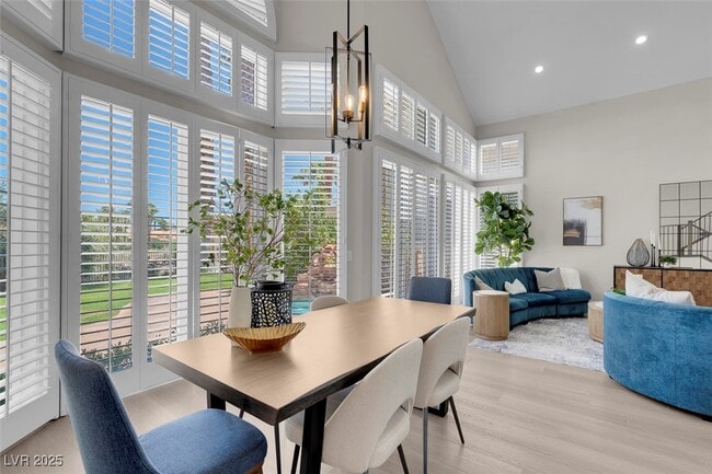 Building Photo - 8848 Rainbow Ridge Dr