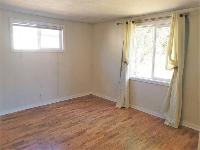 Building Photo - West University 6 bedroom/3 bath with two ...