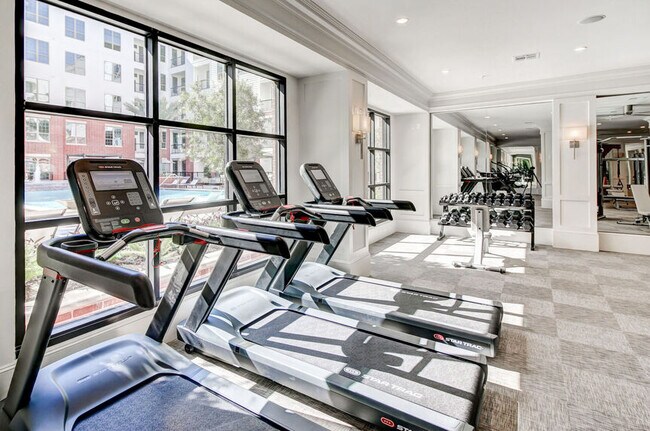 Building Photo - Live in Luxury: 2-Bed, 2-Bath Steps from D...