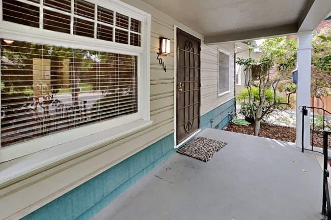 Building Photo - Charming Lank Park Bungalow