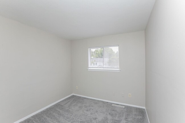 Building Photo - Updated 3BR Townhouse in Prime VA Beach Lo...