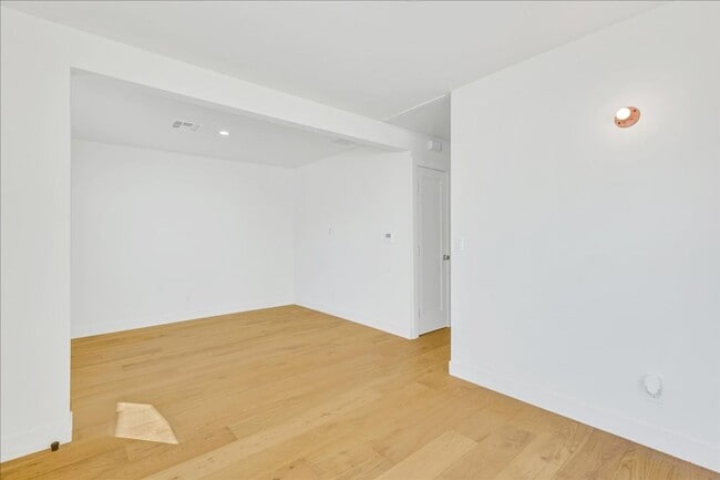 Building Photo - 3381 N Eagle Rock Blvd