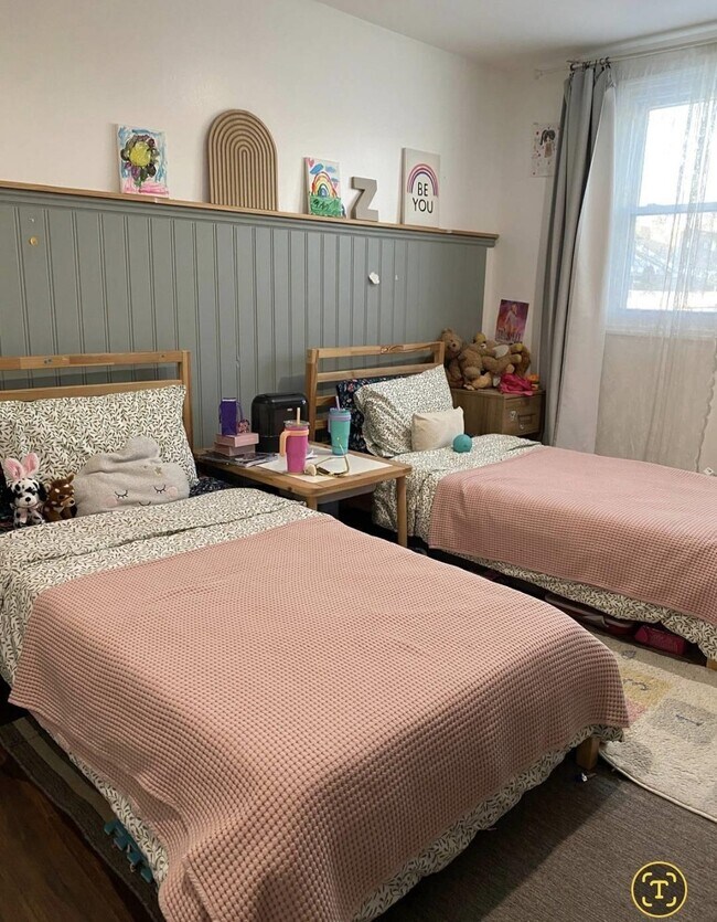 Building Photo - 166 Front St