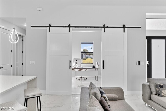 Building Photo - 118 NW 2nd Ave