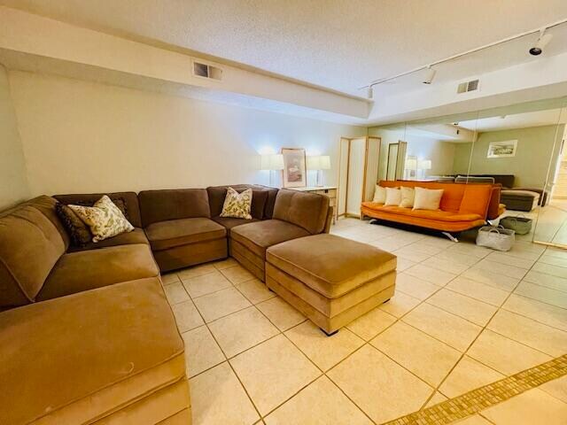 Building Photo - 5285 E Waverly Dr