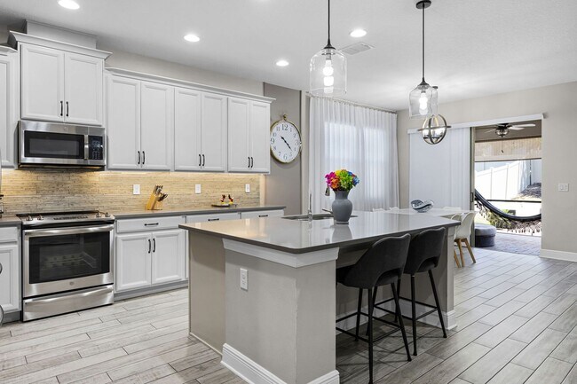 Building Photo - Beautiful 5-Bedroom Rental Home Available ...