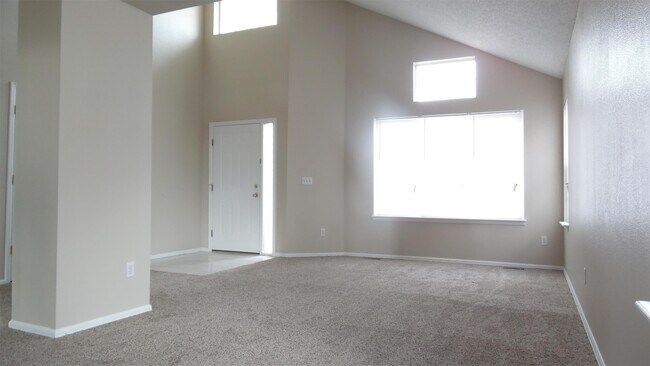 Building Photo - 5831 Instone Cir