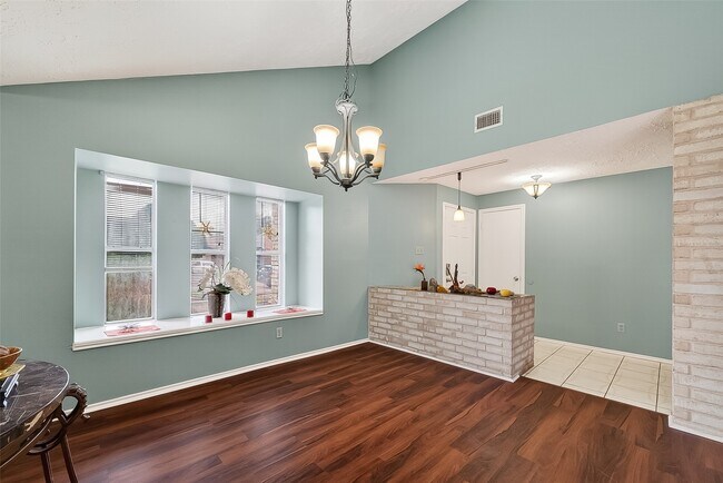 Building Photo - 8122 Sandy Glen Ln