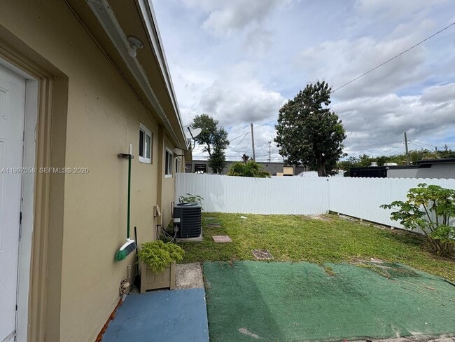 Building Photo - 2550 SW 58th Ave