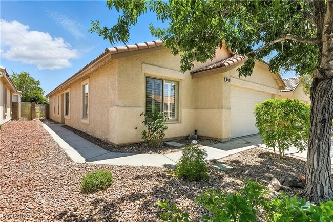 Building Photo - 10950 Crispinio St