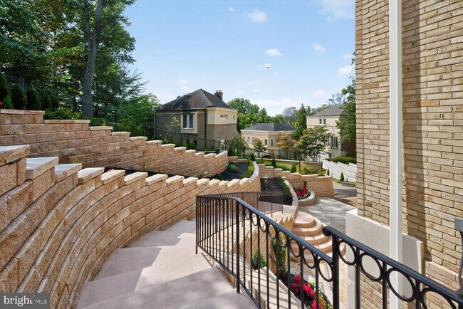 Building Photo - 4509 Foxhall Cres NW