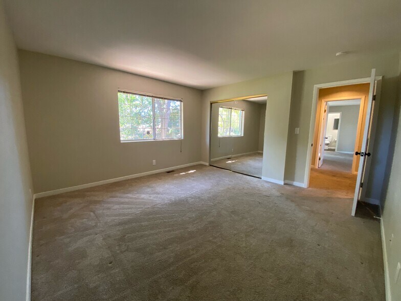 Alternate view of second bedroom - 228 Madrone St