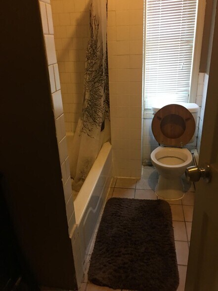 Building Photo - 6 Wise St