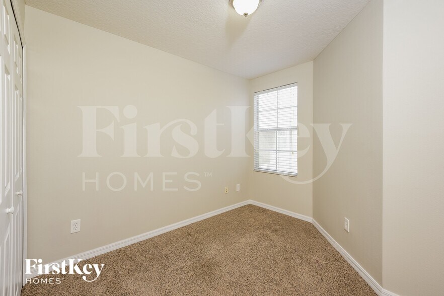 Building Photo - 9576 Silver Buttonwood St