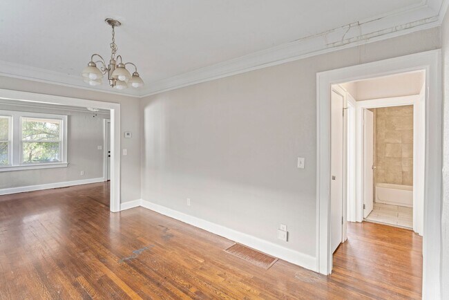 Building Photo - Affordable 2-Bed Home in Kansas City — Hardwood Floors, Porch & Pet-Friendly!