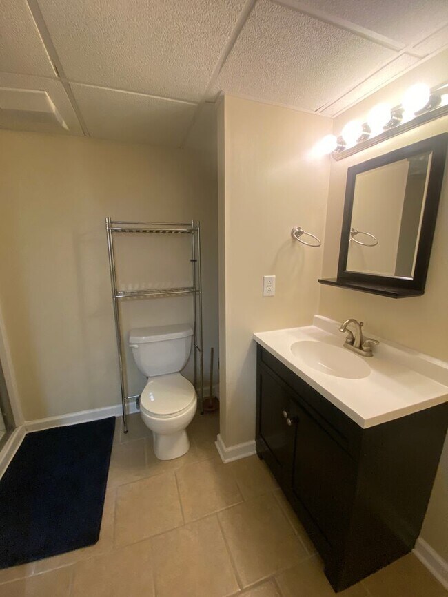 Building Photo - 4 Bedroom/ 2 Bathroom House in Dormont Available 7/1/2026