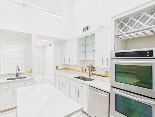 Building Photo - 7611 Hopewell Ln