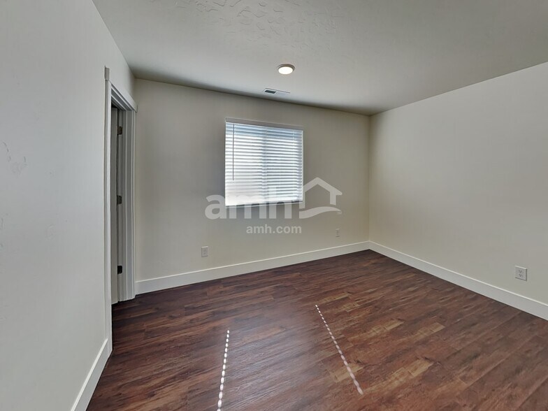 Building Photo - 871 N Rivermist Pl