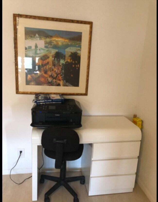 Building Photo - 330 Ave