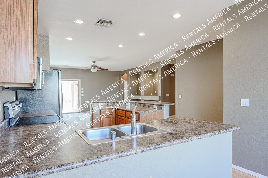 Building Photo - 12823 W Modesto Dr