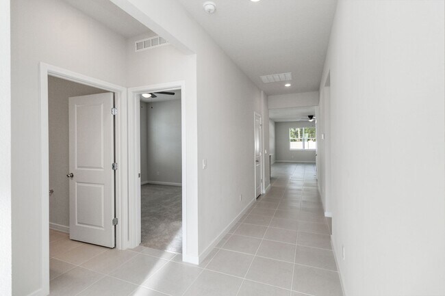 Building Photo - Beautiful 4/2 Energy Efficient Home in St....
