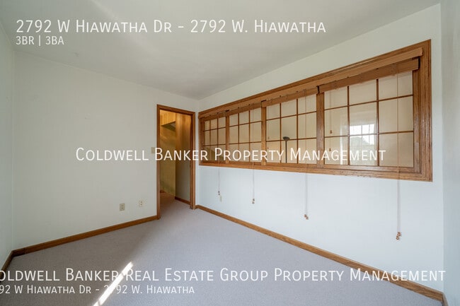 Building Photo - 2792 W Hiawatha Dr