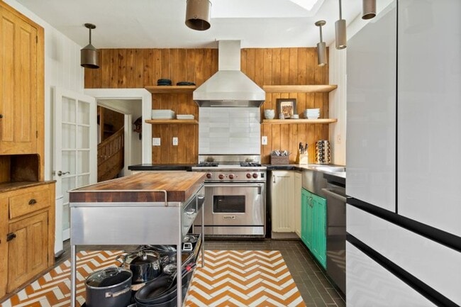 Building Photo - Sun-Filled Furnished Sausalito Home with Sweeping Bay Views