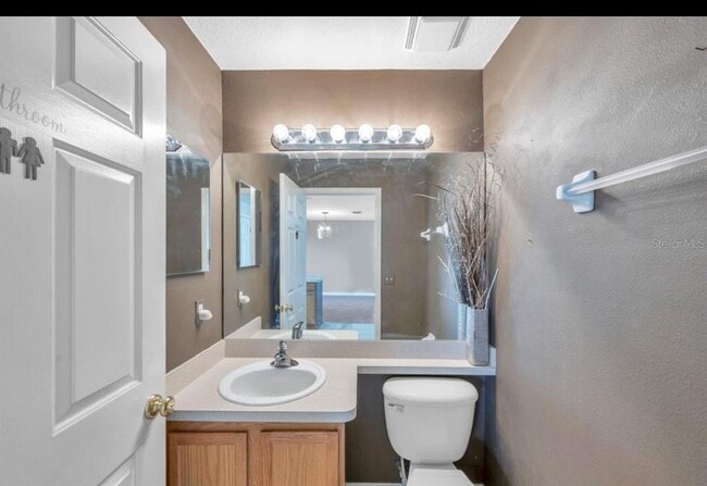 Building Photo - 13059 Thoroughbred Loop