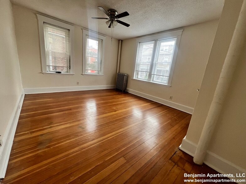 Building Photo - 15 Barrows St