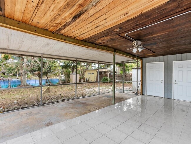 Building Photo - 4331 SW 31st Dr