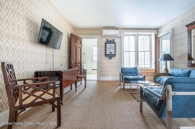 Building Photo - 613 Warren St