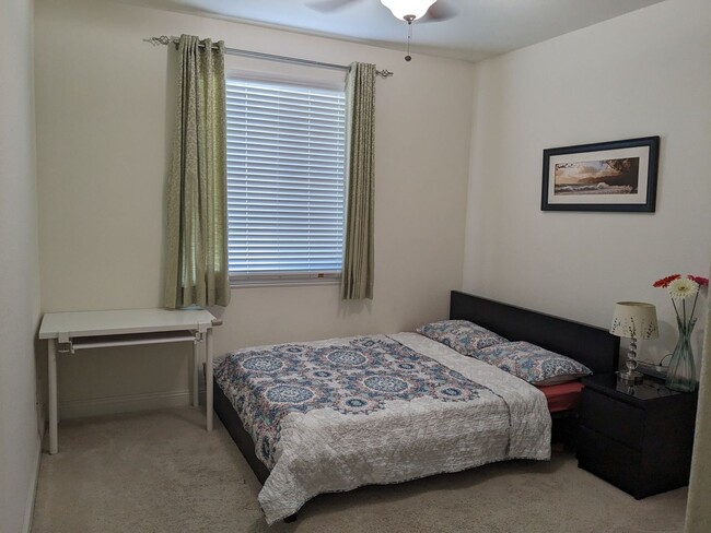 Building Photo - Lovely 4 Bedroom Blackstone Home